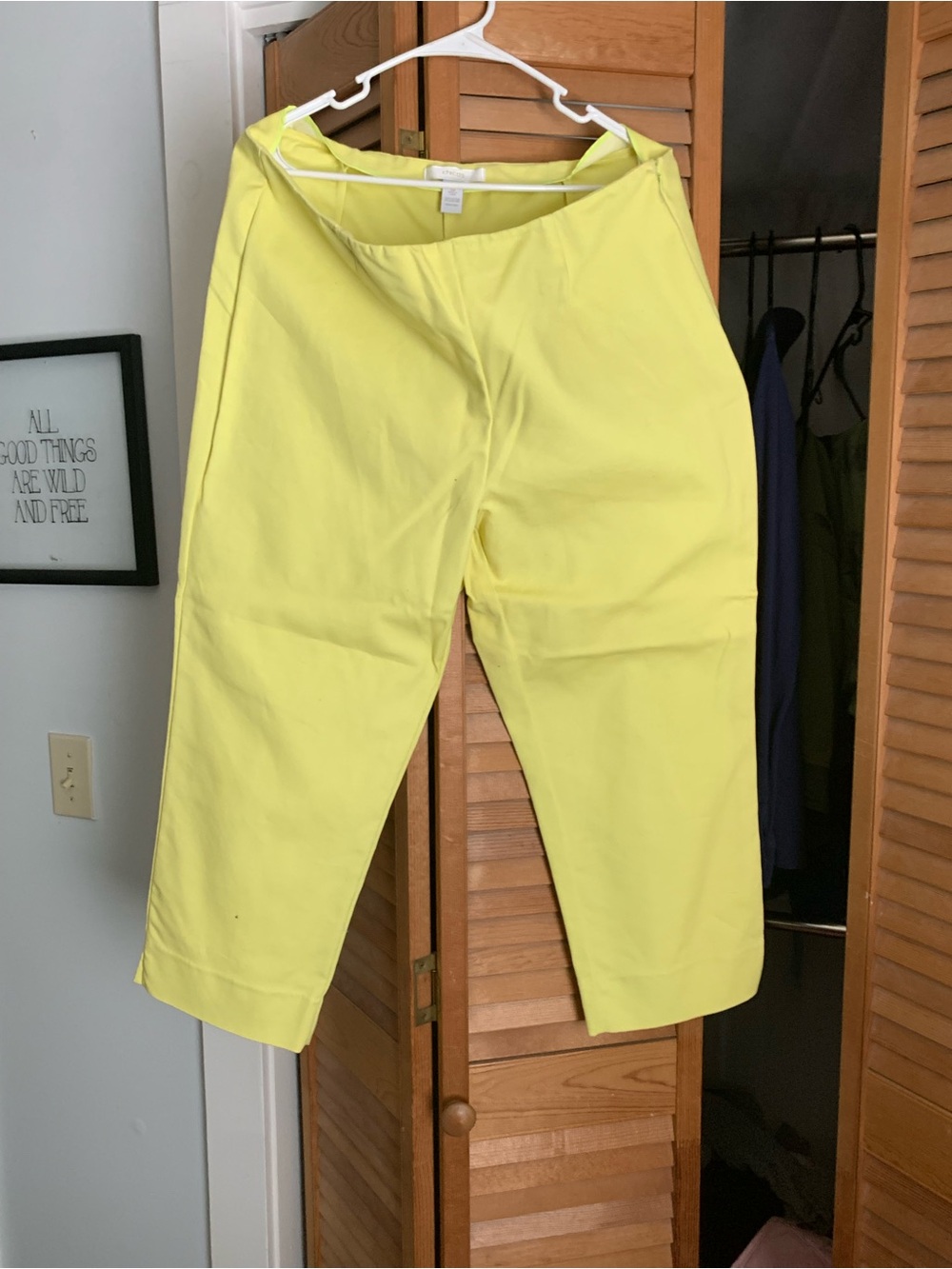 Chicos Womens bright Yellow Cropped capri Pants sz 3 casual office work